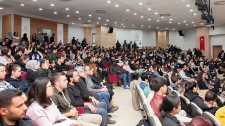 Büyükelçi Büyükkarakaş, Selçuk Üniversitesinde öğrencilerle bir araya geldi